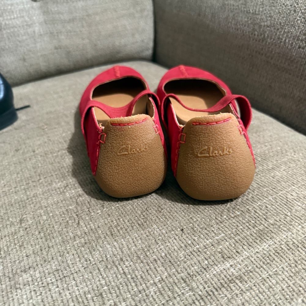 Clarks Artisan Mary Jane Flats Red Leather Whipstitch 7B Excellent Never Worn - Picture 3 of 7